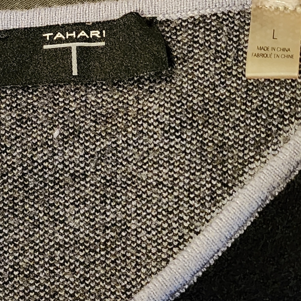 T Tahari Black Chevron V-Neck Sweater Light Blue Trim Soft Stretch Knit Chic L - Picture 6 of 7